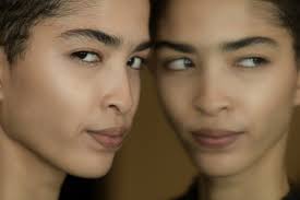 Fyldige læber i en fart