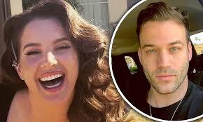 Фото © twitter / lana del rey brasil и andrea. Lana Del Rey Is Engaged To Singer Clayton Johnson After Meeting On A Dating App Daily Mail Online