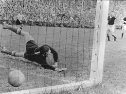 Auf den sogenannten schlüsselpositionen reicht ungarn an deutschland nicht heran. 1954 Feiert Fussball Deutschland Seine Helden Beim Wunder Von Bern Das Wm Finale Gewinnt Die Deutsche
