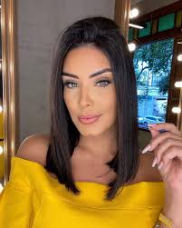 Ex-BBB Ivy mostra novo visual: 'Pela primeira vez curtinho'