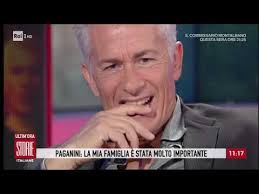 Raffaele paganini nasce a roma il 28 settembre 1958 ed inizia a danzare a 14 anni, età piuttosto dopo una pausa forzata, però, è tornato ad esibirsi regolarmente. Raffaele Paganini La Mia Vita Sulle Punte Storie Italiane 07 10 2019 Youtube