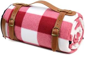 Has taken the idea of gathering in an outdoor space and turned it into a truly unique experience that we refer to as luxury picnics. Happypicnic Extra Large Picnic Blanket Rug Outdoor Blankets 87 Inch X 67 Inch With Waterproof Layer For Picnics Camping Sand Proof Mat With Adjustable Shoulder Strap Red Amazon Com Au Sports