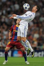 La policía nacional dio seguridad a la semifinal de champions. Cristiano Ronaldo 457 Chest Control With Xavi Hernandez Watching Real Madrid Vs Barcelona 2010 2011 Cristiano Ronaldo Ronaldo Cristiano Ronaldo Cr7