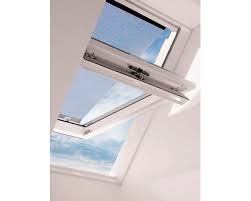 Beim schließen des fensters wird die markise automatisch über die wichtiger hinweis: Velux Markise Mit Haltekrallen Mhl Sk00 5060 Kaufen Bei Obi