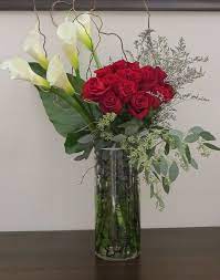 2 Dozen Roses And Large White Calla Lilies Rose Flower Arrangement Www Bloomsonbuckley Com Rose Flower Arrangements Flower Arrangements Valentines Flowers