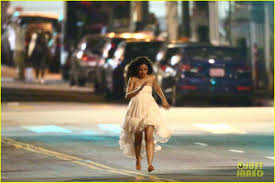 Bak mengerti rumor yang tengah dihadapinya, camila cabello beri klarifikasi terkait tuduhan hamil anak shawn mendes. Camila Cabello Runs Barefoot Through L A Streets On Music Video Set Photo 4335369 Camila Cabello Pictures Just Jared