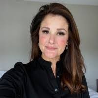 Kelly Dunaway's Instagram, Twitter & Facebook