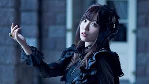 When did 鈴木愛奈 (Aina Suzuki) start making music?