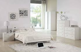 Tantissime camere complete moderne anche in pronta consegna. Camera Da Letto Bianca Proposte Da Sogno Dalle Tonalita Candide Con Accenti Di Colore Archzine It