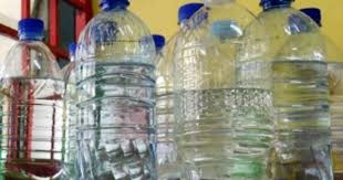 Membezakan dua jenama ini adalah dari soal harga perlu dibayar setiap bulan, kos penyelenggaraan dan juga 'khasiat' setiap liter air yang ditapis. Produk Air Minuman Ditarik Balik Ada Bakteria