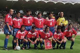 La selección de fútbol de chile, también conocida como la roja, término afianzado en la década de 1980, es el equipo representativo de dicho país en la categoría masculina de fútbol, la tercera selección nacional más antigua de américa y una de las veinte en el mundo —disputó su primer. Chile Italia 1998 Seleccion Chilena De Futbol Seleccion Chilena Futbol Chile