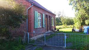 Die garage soll verputzt werden, vor das haus kommt ein treppensockel und die erde im garten soll gleichmäßig verteilt werden. Unser Traum Vom Haus Youpax