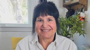 Bestselling food writer helps students find taste in literature