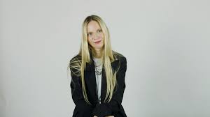 Music video by mary komasa performing city of my dreams. Mary Komasa Im Videointerview Anfange Mode Und Neues Album 8222 Disarm 8220 Diffus