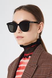 Gentle shadowing Monster Jackie