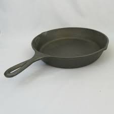 Lodge 10 1 2 In Cast Iron Skillet D2 Made In Usa 3 Notch Ring Clean Lodge In 2020 Cast Iron Cast Iron Skillet Lodge Cast Iron Skillet