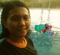 swimming with kween Yasmin marie m. Asistido :)