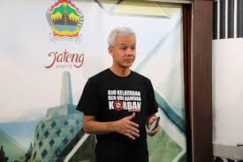 Sebagai landasan hukum, setelah melakukan pertemuan dengan sekretaris daerah 35 kabupaten/kota di jateng, dikeluarkan surat edaran. Jateng Tetapkan Status Tanggap Darurat Bencana Corona Pemerintah Provinsi Jawa Tengah