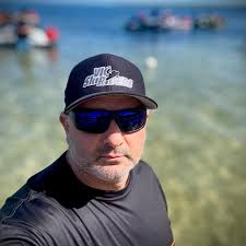 Weekend plans?" Oh, just feeding lions. 🦁💪 #discoveryourwildside #lion  #lionfeeding #zoo