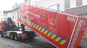 Die stonden naar verluidt op de steiger toen het gebouw instortte. Brandweer Zone Antwerpen On Twitter Nu Eerste Inzet Thv Container Die Gebruikt Wordt Bij Complexe Interventies Hier Als Ondersteuning Bij Instorting