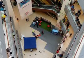 Femiantifa hace el ridiculo en costanera center. Mujer Se Suicida Tras Lanzarse De Un Quinto Puranoticia