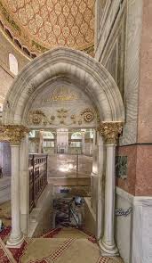 بوابة المغارة الموجودة في قبة الصخرة Dome Of The Rock Masjid Mosque