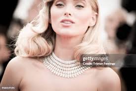 34.820 Feature Editors Stock Photos, High-Res Pictures, and Images