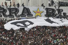 El fantasma de la especulación inmobiliaria es el protagonista en la víspera de todos los santos, una noche de halloween muy especial para la taxista pepa villa y sus amigos. Fotos El Fantasma De La B Fue Protagonista En El Arengazo De Los Hinchas De Colo Colo Alairelibre Cl