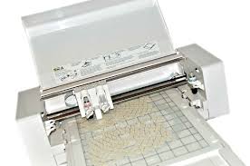 Weitere ideen zu cutting plotter, schneideplotter, halte durch. Schneideplotter Ein Hobbygerat Zum Schneiden Verschiedenster Materialien Wie Papier Textil Oder Vinylfolien Schneideplotter Papier Plotten