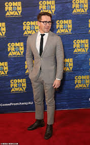 Hugh sheridan mourns father's passing aussie actor hugh sheridan has announced that his father has died aged 75 after a long battle with cancer. Hugh Sheridan Makes His Red Carpet Return At The Opening Night Of Come From Away In Sydney Aktuelle Boulevard Nachrichten Und Fotogalerien Zu Stars Sternchen