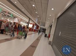 La riunione della cabina di regia, probabilmente già da lunedì 17 maggio, dovrà trovare un'intesa su due nodi, quello del coprifuoco e quello della riapertura dei centri commerciali nel fine settimana. Il Lockdown Dei Centri Commerciali Nel Primo Weekend Di Chiusure Lecco Notizie