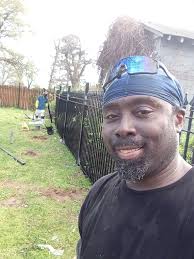 What should I be charging for 16 bays of this type of fencing 6ft high in  uk please.