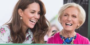 Kate Middleton draagt Alessandra Rich-jurk tijdens tv-opnames