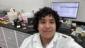 Professor of Biology, Dr. Leeann Thornton, and three of her research  mentees, (Ellie Kreider '25; Josie Maguire '24; and Aimee Torres '24)  recently traveled to the national conference of the American Society