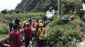 At 09:28 nst (01:28 utc), a southbound 408 taroko express train bound for chongde station derailed as it entered the chingshui tunnel south of heren station and north of hualien city.1213 it was carrying 488 passengers and three staff in eight. Mqu0ftgj6ykd9m