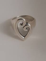 James Avery Mothers Love Ring In Size 6 In Good Condition Need To Be Cleaned Comes With James Avery Felt Pouch Love Ring James Avery James Avery Rings