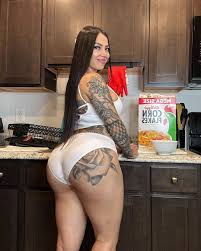 Lizmar Flores - Free pics, galleries & more at Babepedia