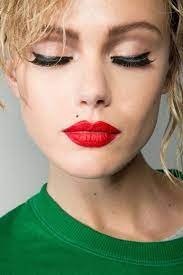 frida gustavsson メイク 化粧 80年代