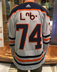 Ethan bear is an incredibly skilled hockey player and a beloved teammate. Royal Alberta Museum On Twitter On July 28 Edmontonoilers Ethan Bear Honoured His Indigenous Heritage By Wearing A Jersey Featuring Cree Syllabics On His Name Bar We Re Thrilled To Add One Of