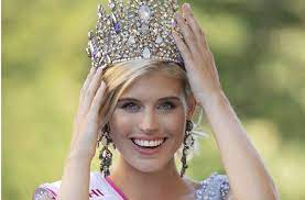 An indonesian prehistoric heritage di miss universe 2020. Celine Willers Aus Stuttgart Strahlt Mit Der Krone Der Miss Universe Germany Jetzt Will Die 25 Jahrige Miss Universe Werden Stuttgarter Nachrichten