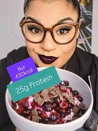 ✨ mein lieblingsfrühstück wärend meiner 60kilo abnahme ✨ AD 🥣 Zutaten: 50g  Haferflocken 150g Skyr 150g gefrorene Beeren (Tipp: kurz in der Mikrowelle  erhitzen