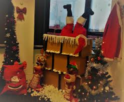 In keeping with the weird office christmas decorating theme, the rest of the office should be adorned. Leeds United Mad On Twitter Searchlabs Finance Office Christmas Decorations On Display Https T Co Pt0mhwprz2 Wearesl