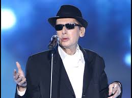 Interprète masculin de l'année, meilleur album de chanson pour bleu pétrole , et sa tournée est désignée meilleur spectacle de l'année  30 . Sa Derniere Epouse Dement Les Accusations De Sa Deuxieme Femme