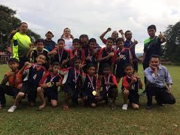 93 jalan bunga raya 2/1 ，taman bunga raya 1 tesisindeki konaklamalarından sonra konuklar tarafından puanlandı. Tahniah Team Bola Sepak Bawah 11 Tahun Blog Rasmi Sekolah Kebangsaan Taman Bunga Raya 1