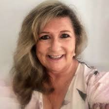 Donna Kelso's Instagram, Twitter & Facebook