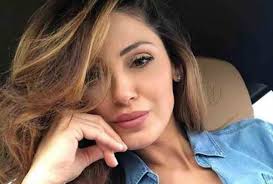 La bella cantante 33enne si è mostrata sui social con una folta chioma biondo la moglie del figlio claudio, nato dal matrimonio con carmela barbato, è in attesa del secondogenito. Anna Tatangelo Si E Fidanzata Indiscrezioni Sul Nuovo Amore