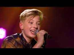 Senioren met fluwelen stembanden laten van zich horen in nieuw seizoen van the voice senior. Robin Die In Your Arms Sing Off The Voice Kids Vtm