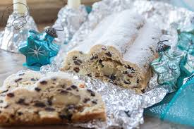 Dresdner Christstollen Mit Marzipan Rezept Fur Saftigen Stollen Wie Vom Backer Behalt Seine Form Mit Stoll Christstollen Christstollen Rezept Stollen Backen