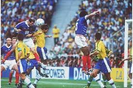 Le brésil a battu la france 3 à 0 en match amical de football, préparatif à la coupe des confédérations pour les brésiliens, dimanche, à porto alegre, grâce à des le brésil, qui enregistre son deuxième succès contre quatre nuls et une défaite depuis le retour de luiz felipe scolari à la tête de la seleçao. France 3 0 Brazil Fifa World Cup Final France 1998 Fifa World Cups World Cup Final World Cup