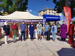 Ak Parti Afyonkarahisar Il Kadin Kollari Cumhurbaskanligi Iletisim Daire Baskani Danismani Esme Ozbag Ve Cumhurbaskanligi Iletisim Baskanligi Afyonkarahisar Bolge Muduru Serife Munire Burcu Ak Parti Il Baskanligi Uyelik Standimizi Ziyaret Ettiler